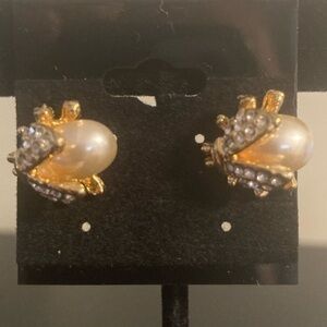 Pearly insect earrings with rhinestones